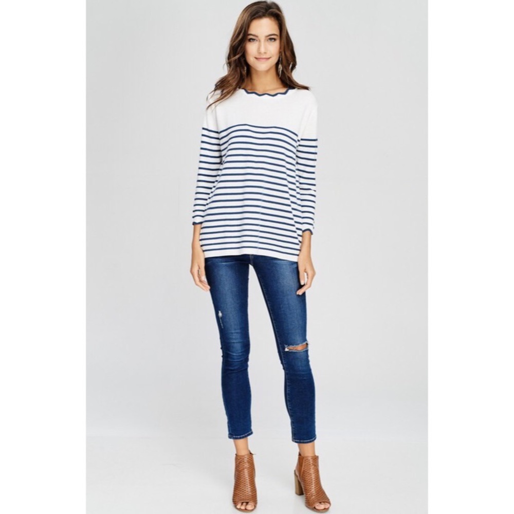 Oceans Away Light Sweater Top - Picture 4 of 4
